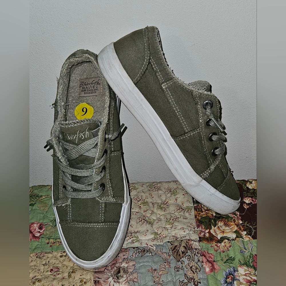 4/$20- Blowfish Olive Canvas Lace-Up Slip-on Shoes